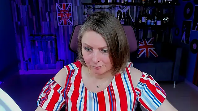 Snapshot of TiffanyBrauny chatting on 10/15/25, 10:59 TiffanyBrauny online show from 10/15/25, 10:59
