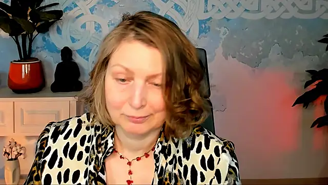 Snapshot of TiffanyBrauny chatting on 10/18/25, 03:02 TiffanyBrauny online show from 10/18/25, 03:02