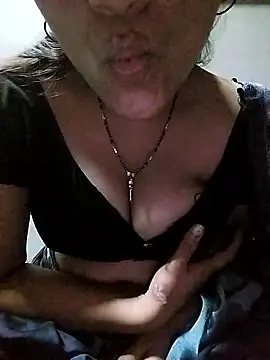 Snapshot of Hottestgirll chatting on 11/03/25, 08:32 Hottestgirll online show from 11/03/25, 08:32