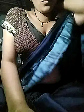 Snapshot of Hottestgirll chatting on 11/23/25, 09:03 Hottestgirll online show from 11/23/25, 09:03