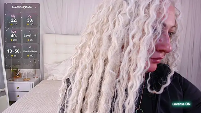 Snapshot of Lilit_1Love chatting on 09/17/25, 04:41 Lilit 1Love online show from 09/17/25, 04:41
