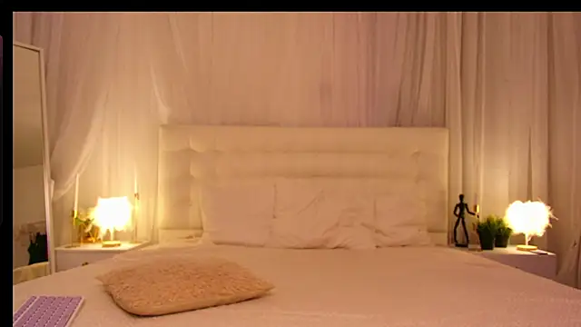 Snapshot of Lilit_1Love chatting on 09/19/25, 04:29 Lilit 1Love online show from 09/19/25, 04:29