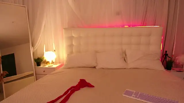 Snapshot of Lilit_1Love chatting on 09/30/25, 05:07 Lilit 1Love online show from 09/30/25, 05:07