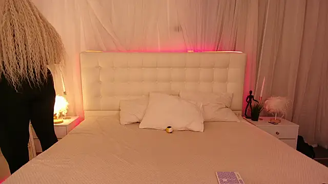 Snapshot of Lilit_1Love chatting on 10/01/25, 04:35 Lilit 1Love online show from 10/01/25, 04:35