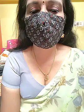 Snapshot of mallu-reshma chatting on 10/26/25, 02:01 mallu-reshma online show from 10/26/25, 02:01