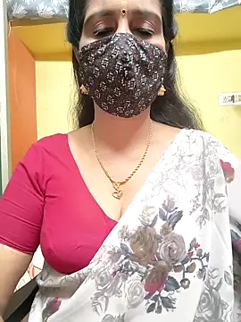 Snapshot of mallu-reshma chatting on 11/18/25, 02:54 mallu-reshma online show from 11/18/25, 02:54