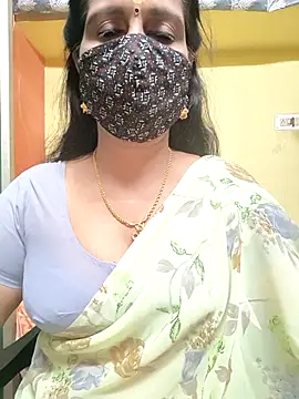 Snapshot of mallu-reshma chatting on 11/19/25, 06:30 mallu-reshma online show from 11/19/25, 06:30