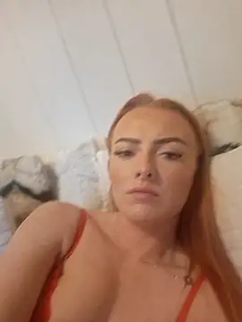 Snapshot of RedHeadRoxyUK chatting on 10/15/25, 10:59 RedHeadRoxyUK online show from 10/15/25, 10:59