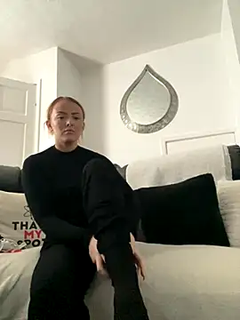 RedHeadRoxyUK online show from 12/05/25, 10:46