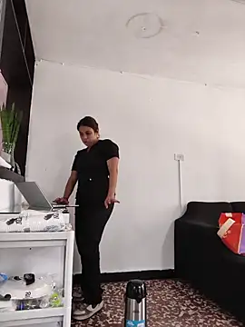 GabyMontenegro online show from 02/11/26, 05:51