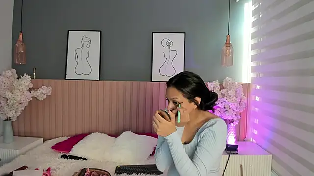 Snapshot of Mila_Hank_ chatting on 03/04/26, 12:11 Mila Hank online show from 03/04/26, 12:11