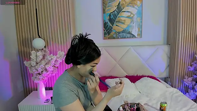 Snapshot of Mila_Hank_ chatting on 04/03/26, 12:14 Mila Hank online show from 04/03/26, 12:14