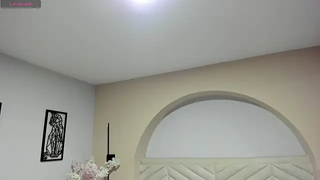 Snapshot of Mila_Hank_ chatting on 04/14/26, 12:11 Mila Hank online show from 04/14/26, 12:11