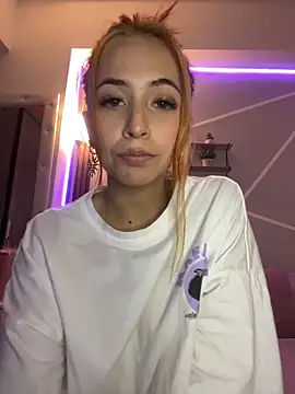 Snapshot of Little_ginger chatting on 10/12/25, 10:42 Little ginger online show from 10/12/25, 10:42