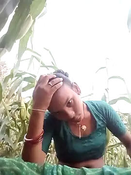 Snapshot of Idhika_Jha chatting on 09/23/25, 12:52 Idhika Jha online show from 09/23/25, 12:52