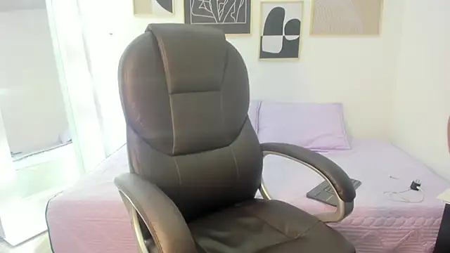 koraline 333 online show from 10/16/25, 10:22