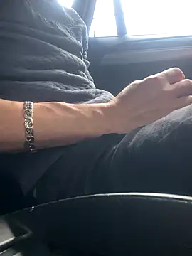 Snapshot of bmwe71 chatting on 09/16/25, 10:38 bmwe71 online show from 09/16/25, 10:38