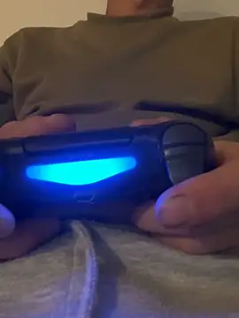 Snapshot of bmwe71 chatting on 10/15/25, 07:58 bmwe71 online show from 10/15/25, 07:58