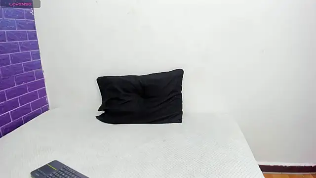 Snapshot of Cora_222 chatting on 09/12/25, 11:10 Cora 222 online show from 09/12/25, 11:10