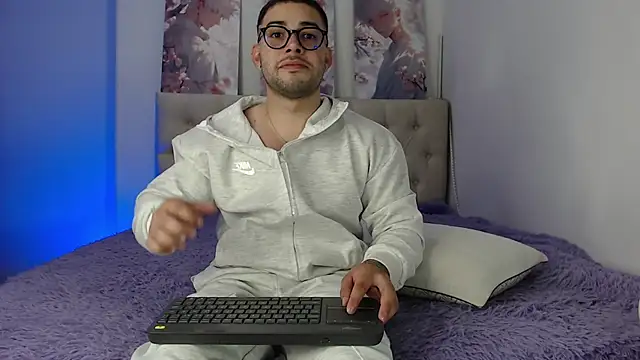 Snapshot of baby_mateo chatting on 05/06/26, 02:29 baby mateo online show from 05/06/26, 02:29