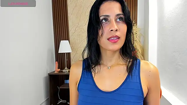 Snapshot of Thais_kim chatting on 10/05/25, 12:36 Thais kim online show from 10/05/25, 12:36