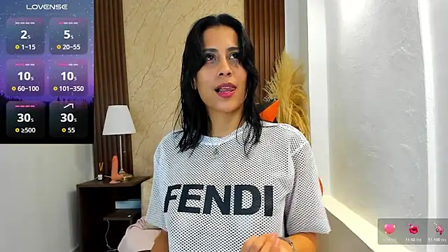 Snapshot of Thais_kim chatting on 10/10/25, 12:26 Thais kim online show from 10/10/25, 12:26