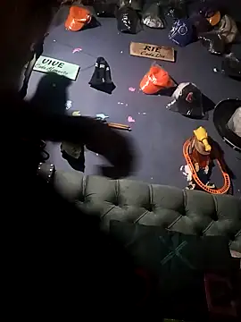 Snapshot of hairy_mannn chatting on 11/13/25, 12:48 hairy mannn online show from 11/13/25, 12:48