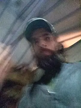 Snapshot of hairy_mannn chatting on 11/18/25, 01:04 hairy mannn online show from 11/18/25, 01:04