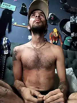 Snapshot of hairy_mannn chatting on 12/15/25, 01:26 hairy mannn online show from 12/15/25, 01:26