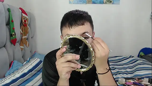 Snapshot of christopher_Hot chatting on 11/27/25, 08:33 christopher Hot online show from 11/27/25, 08:33