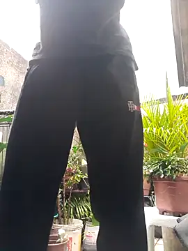 Snapshot of Dedede32 chatting on 10/28/25, 08:33 Dedede32 online show from 10/28/25, 08:33