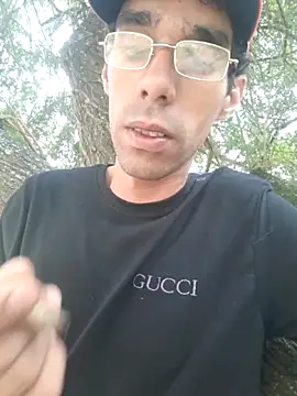 Snapshot of Dedede32 chatting on 11/03/25, 07:48 Dedede32 online show from 11/03/25, 07:48