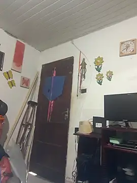 Snapshot of Dedede32 chatting on 11/08/25, 04:29 Dedede32 online show from 11/08/25, 04:29