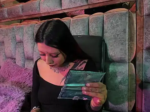 missashlyrosette online show from 11/28/25, 02:36