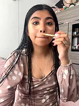 Snapshot of DianeSuns_ chatting on 12/21/25, 06:59 DianeSuns online show from 12/21/25, 06:59