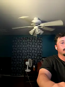 Snapshot of AlexR9700 chatting on 10/18/25, 06:16 AlexR9700 online show from 10/18/25, 06:16