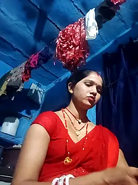Snapshot of Jooli_xx chatting on 04/19/26, 03:33 Jooli xx online show from 04/19/26, 03:33