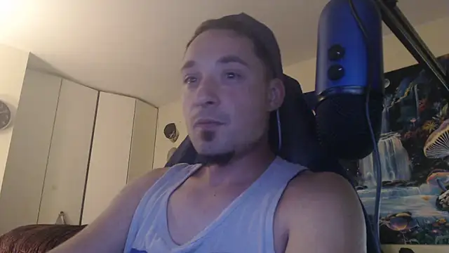 Snapshot of YoBlezz chatting on 09/18/25, 05:09 YoBlezz online show from 09/18/25, 05:09