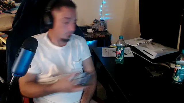 Snapshot of YoBlezz chatting on 10/03/25, 07:05 YoBlezz online show from 10/03/25, 07:05