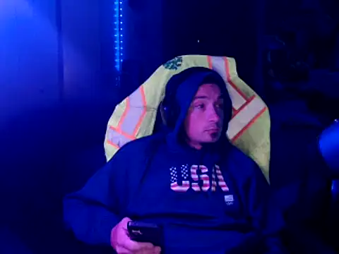 Snapshot of YoBlezz chatting on 10/07/25, 08:44 YoBlezz online show from 10/07/25, 08:44