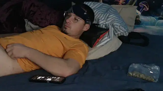 Snapshot of YoBlezz chatting on 11/25/25, 07:14 YoBlezz online show from 11/25/25, 07:14