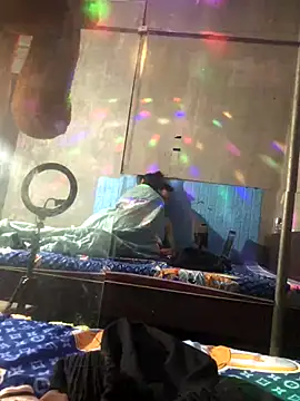 Snapshot of leehank01 chatting on 10/22/25, 04:29 leehank01 online show from 10/22/25, 04:29