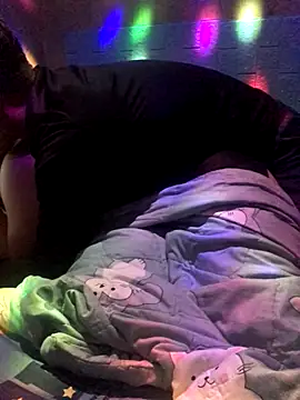 Snapshot of leehank01 chatting on 11/11/25, 04:07 leehank01 online show from 11/11/25, 04:07