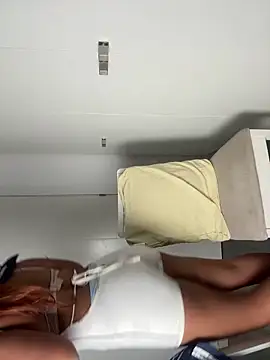 Snapshot of madsnextdoor chatting on 10/21/25, 12:39 madsnextdoor online show from 10/21/25, 12:39