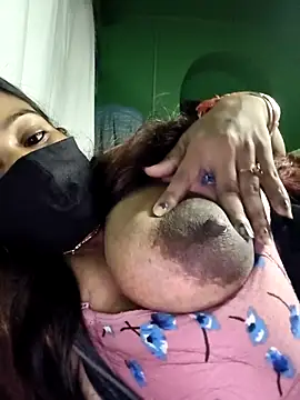 V-hot-swiet online show from 11/11/25, 11:38