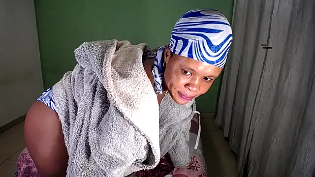 Snapshot of BendMeOverXX chatting on 12/14/25, 09:52 BendMeOverXX online show from 12/14/25, 09:52