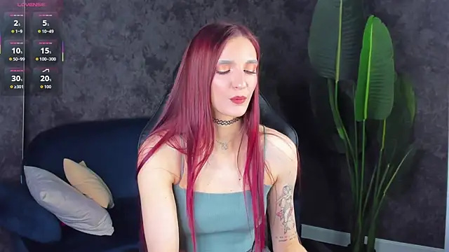 Snapshot of Alisha_Green chatting on 12/23/25, 09:29 Alisha Green online show from 12/23/25, 09:29