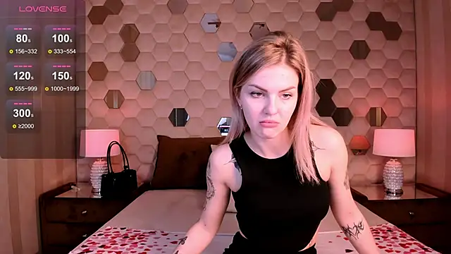 Snapshot of NaomiSol chatting on 09/17/25, 07:37 NaomiSol online show from 09/17/25, 07:37