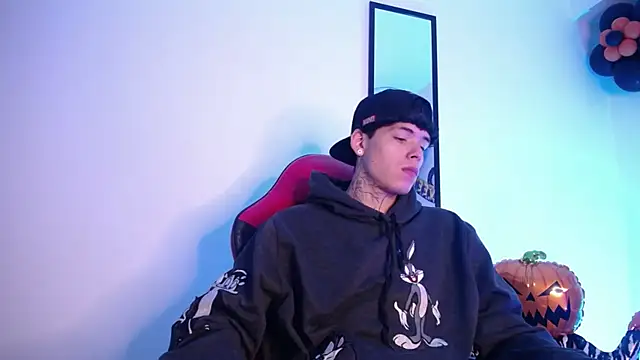 Anhonymus  online show from 10/28/25, 03:43