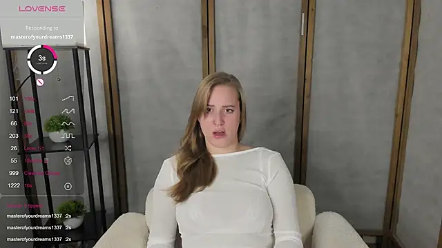 Snapshot of Alice_Cire chatting on 11/21/25, 01:43 Alice Cire online show from 11/21/25, 01:43